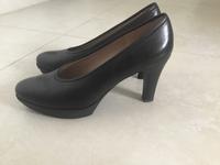 Unisa Plateau Pumps Gr 39 schwarz 1x getragen Nordrhein-Westfalen - Brilon Vorschau