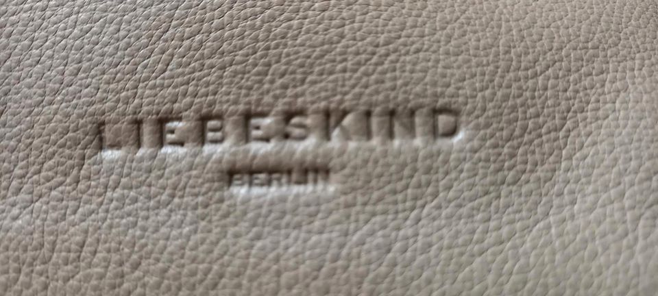 Liebeskind Berlin Tasche Umhängetasche beige Leder klein in Rottenburg a.d.Laaber