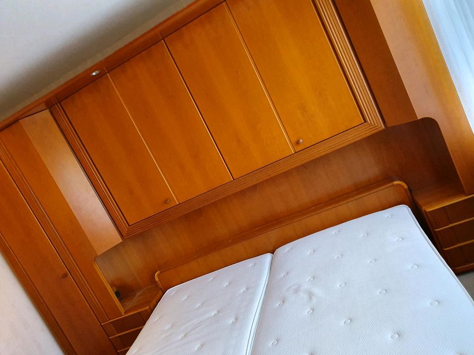 Schlafzimmer, Kirsche, Kleiderschrank, Betten, komplett in Achim