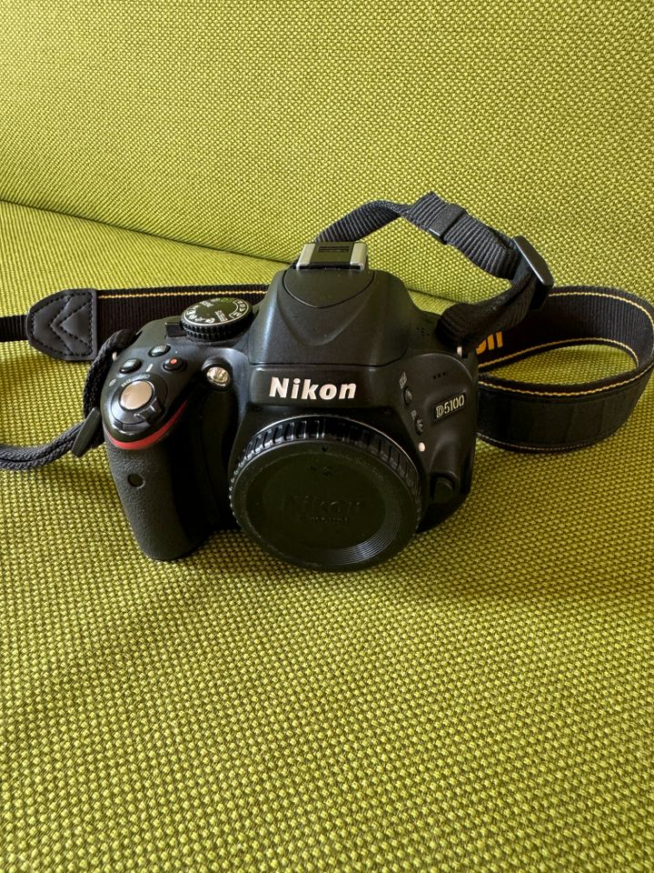 komplette Nikon Fotoausrüstung gebraucht, sehr guter Zustand in Mönchengladbach