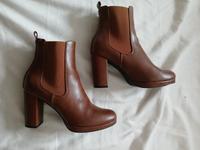 Schöne elegante High Heel Stiefelette Chelsea Boots cognac Absatz Niedersachsen - Lachendorf Vorschau