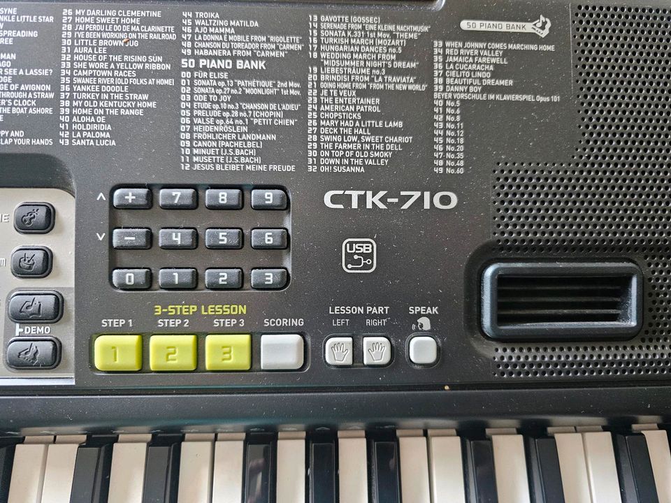 Casio Keyboard CTK-710 inklusive Ständer Stromkabel und Büchern in Weimar