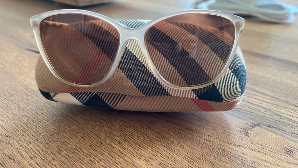 Burberry authentische Damensonnenbrille beige in Seggebruch