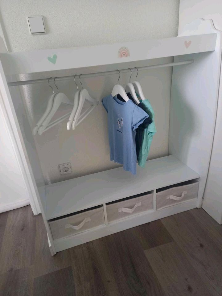 Kinderkleiderschrank in Weinböhla