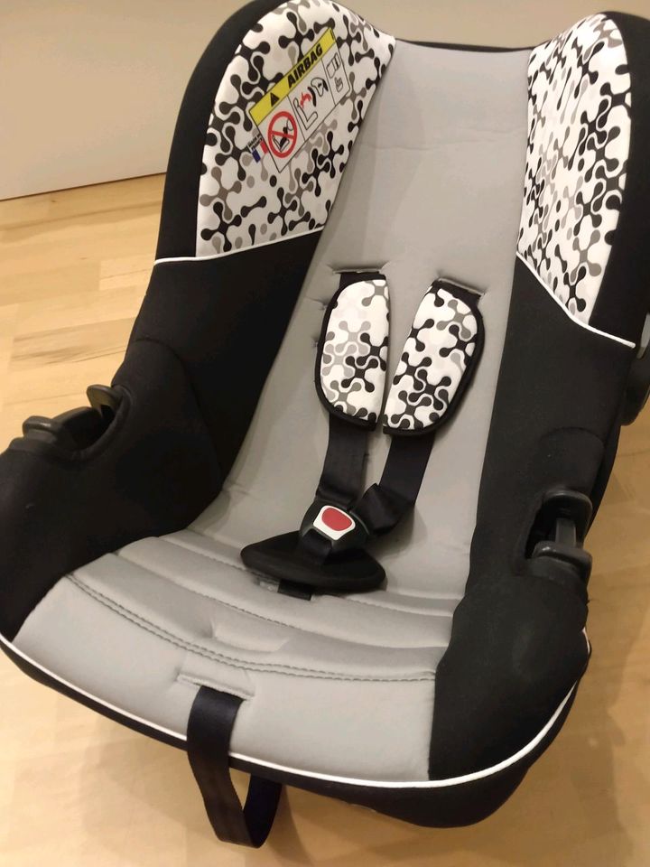 Babysafe osann one Babyschale Baby Autositz in Geisingen