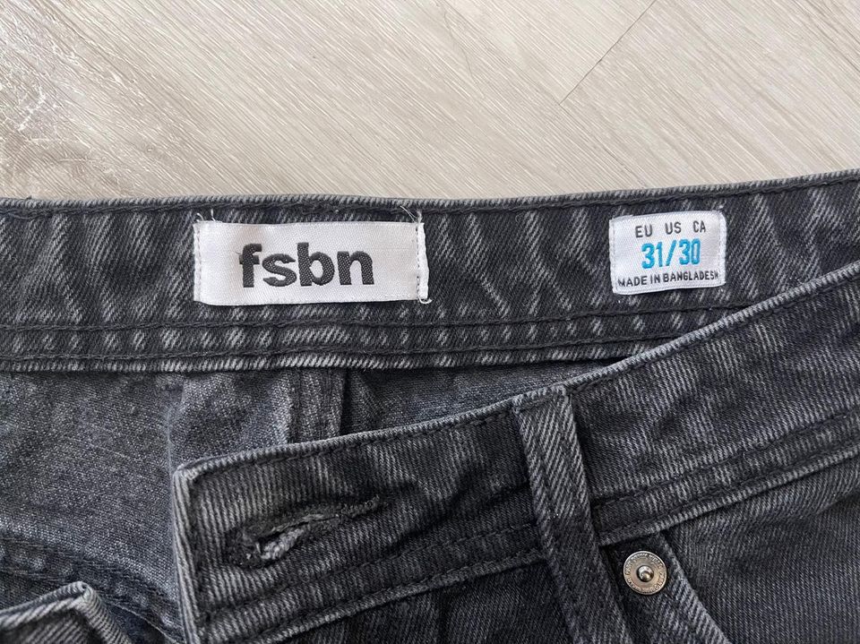 FSBN Jeans schwarz Gr.31/30 Damen in Abstatt