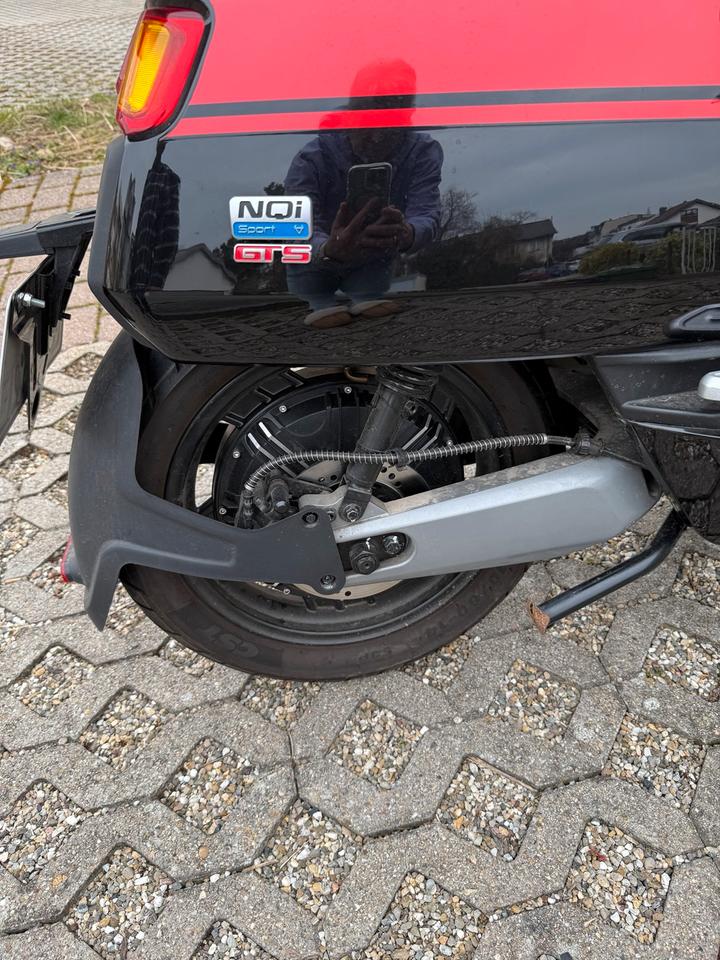 Elektro Roller NIU Nqi GTS, Top Zustand, black-red, mit Koffer in Dossenheim