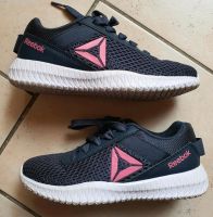 Kinderschuhe Sportschuhe Reebok Gr. 32 neuwertig Berlin - Spandau Vorschau