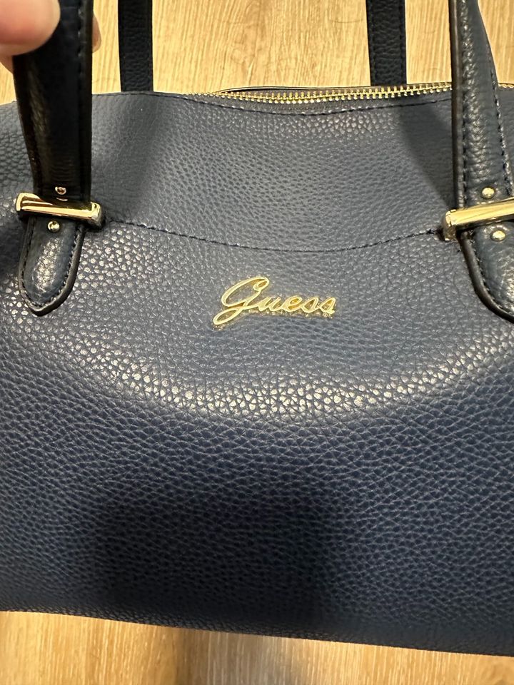 Guess Handtasche Top Zustand in Schüttorf