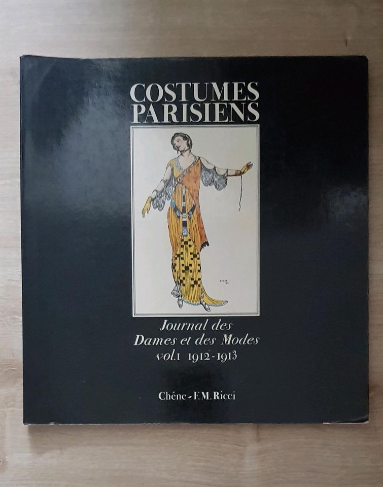 Costumes Parisiens von Chêne F.M.Ricci in Düsseldorf