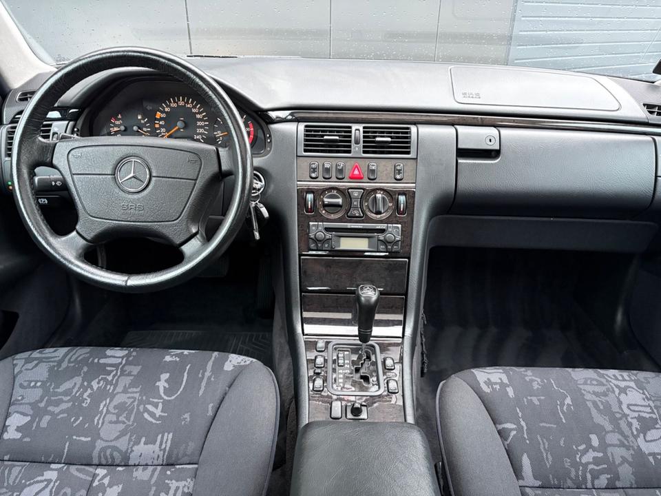 Mercedes-Benz E 220 CDI Avantgarde Automatik 80tkm! 18" AMG in Ahlen