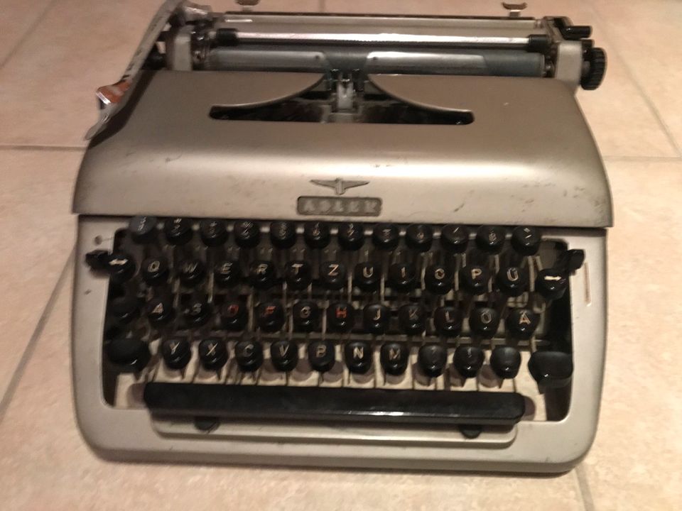 Adler Schreibmaschine in Ziemetshausen