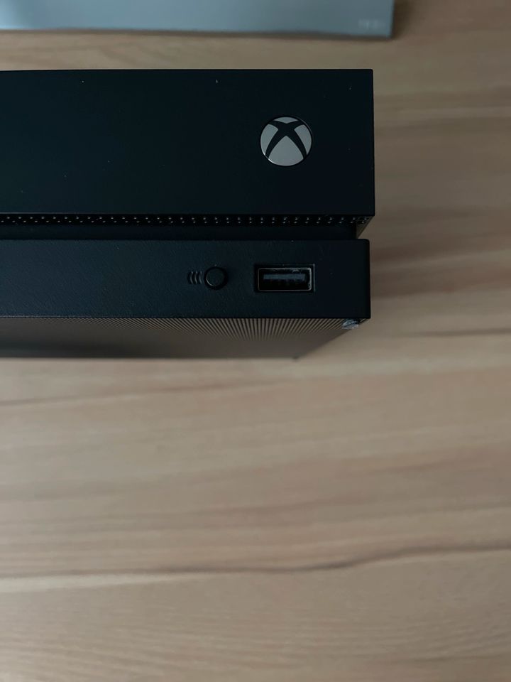 Xbox One X | Konsole + Controller | 4k | 1 TB in Bonn