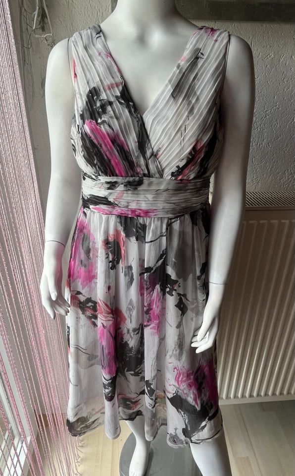 Damen Kleid grau schwarz pink S in Neureichenau