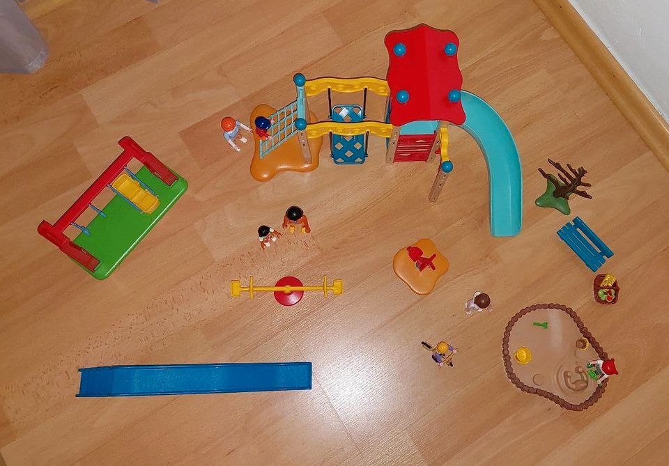 Spielplatz zu Haus oder Kita playmobil Kindergarten grosses Set in Wolfratshausen