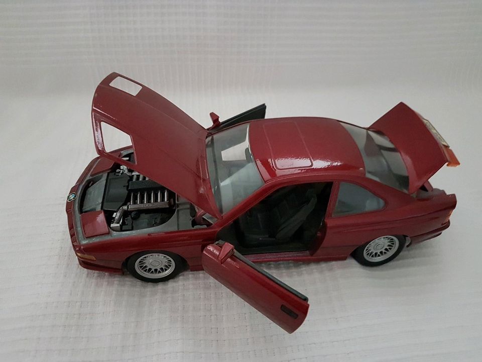 Modellauto 1:18 Maisto BMW 850i rot in Wiesbaden