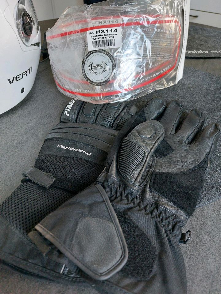 Motoradhelm NZi, inkl. Handschuhe und Ersatzvisiere in Overath