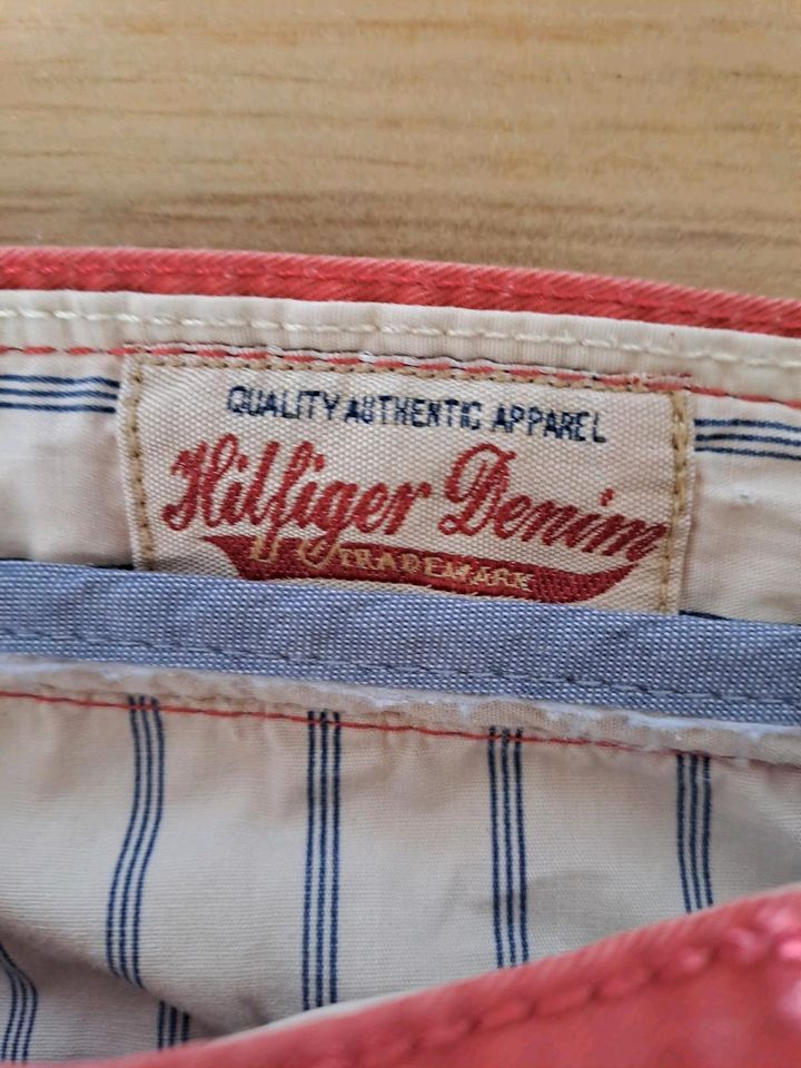 Original Hilfiger rote denim Jeans top Zustand in Berlin