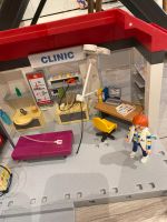 Playmobil Clinic mit Krankenwagen Niedersachsen - Niedernwöhren Vorschau