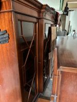 Geschirrschrank Mahagoni englischer Stil Vitrinenschrank Buffet Nordrhein-Westfalen - Köln Vogelsang Vorschau