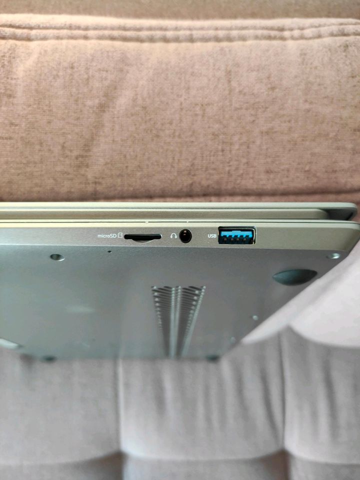 Laptop mit defektem Display in Bochum