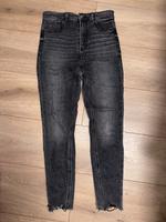 Stradivarius Jeans Hose, Röhrenjeans Gr.40 Nordrhein-Westfalen - Mettmann Vorschau