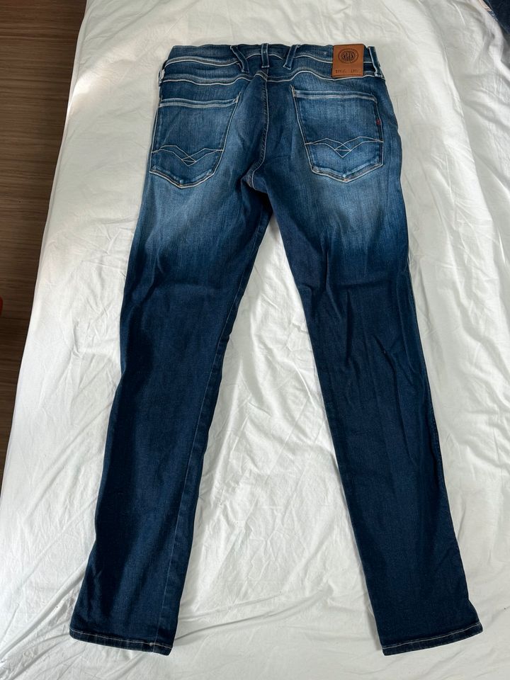 Jeans von Replay 32 lang und 30 breit in Bielefeld