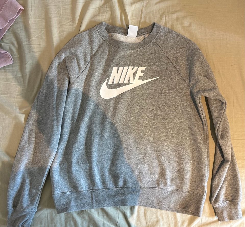 Nike Sweater/ Pulli Gr. M in Großenkneten