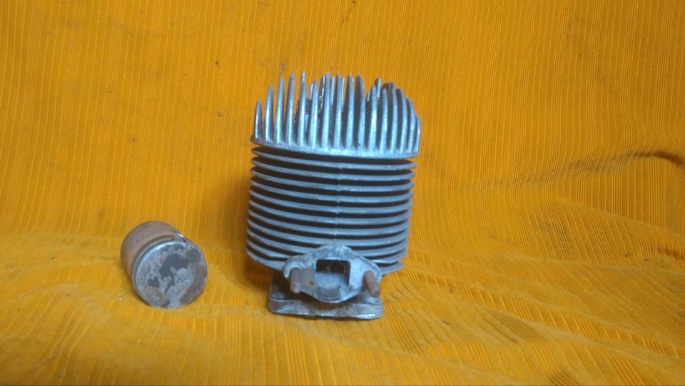 Werus Zylinder Kolben DDR Kettensäge werus Moto Ersatzteil in Großenhain
