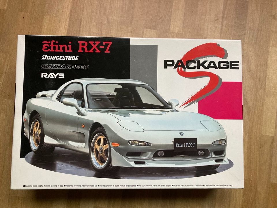 Mazda RX-7 FD Mazdaspeed Package S Wankel Bausatz 1:24 Aoshima in Essen