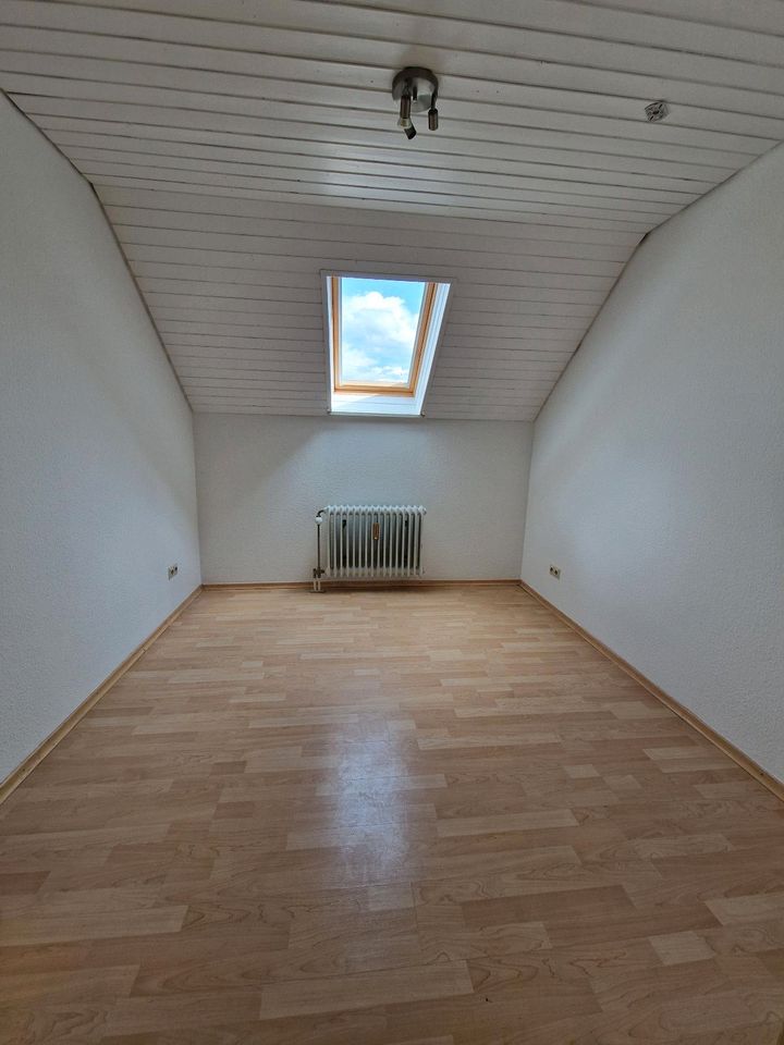 Spaichingen - Helle 4-Zimmer Dachgeschosswohnung zu vermieten in Spaichingen