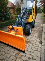 Schneeschild für Eurotrac W11 & Toyo Hoflader - Arbeitsbreite 107  - 120 cm - Winterdienst Schneepflug Räumdienst Schneeschaufel Räumschild Streudient Hausmeisterservice - Radlader Frontlader Traktor Niedersachsen - Heemsen Vorschau