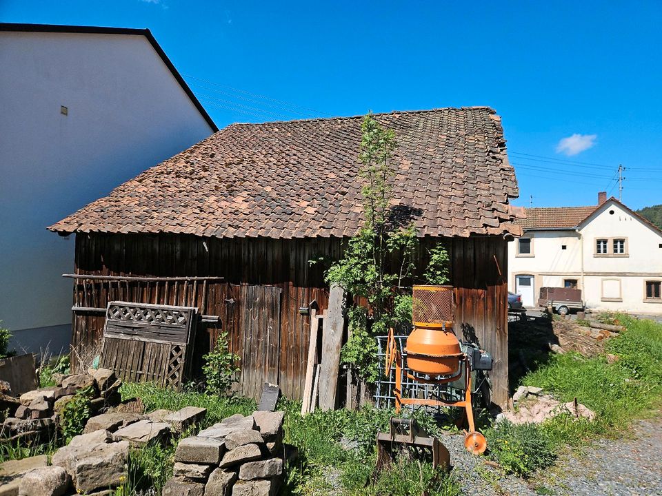 Altholz Scheune Abriss Balken Bretter Bohlen in Kronach