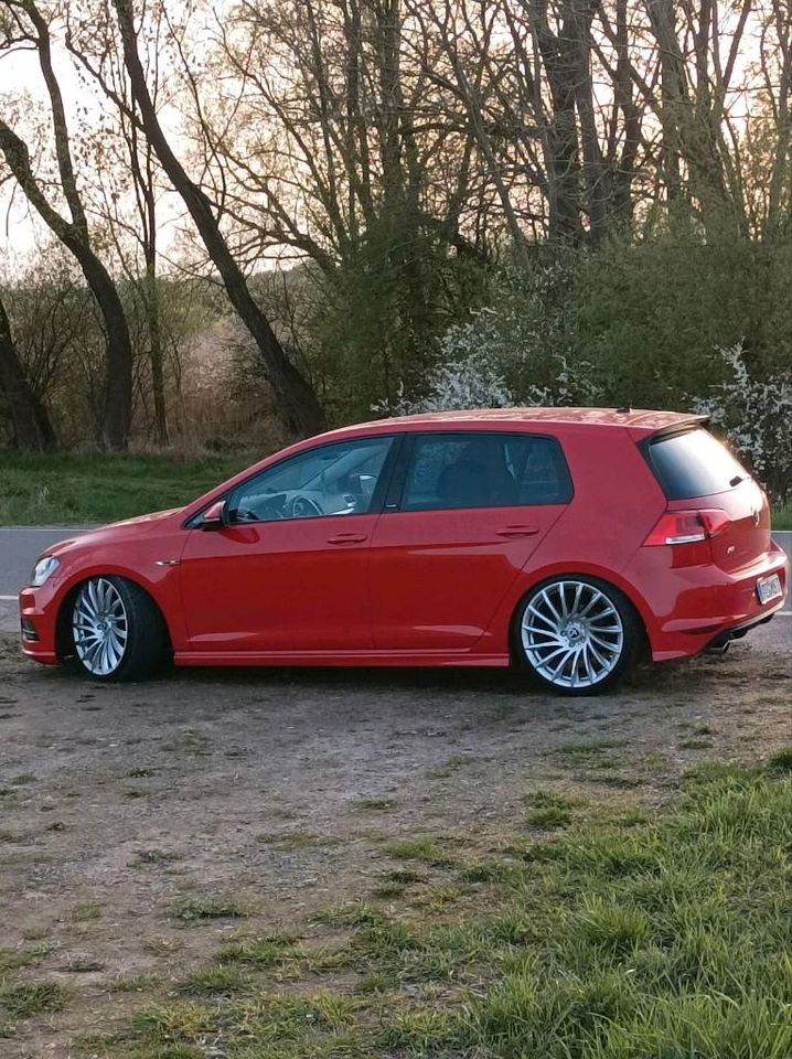 Zum Verkauf steht ein gepflegter Golf 7 R-Line in Oberuckersee