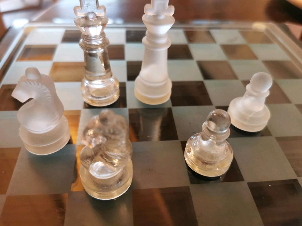 Schachspiel aus Glas 25x25cm, neuwertig in Brück