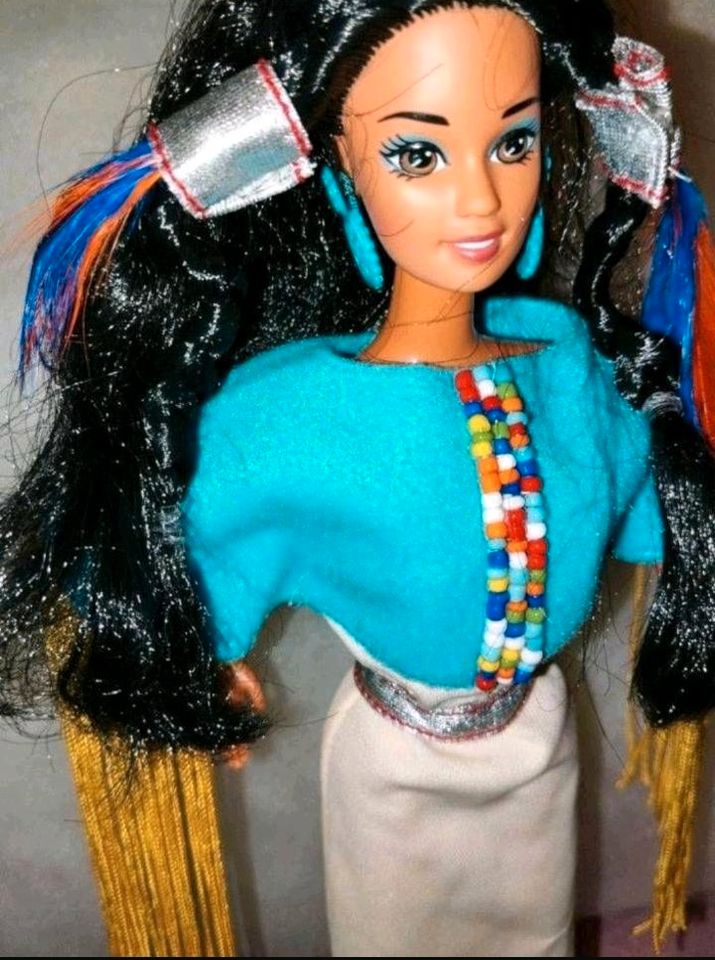 ❤️ Barbie Special Edition 90er Native American in Berlin