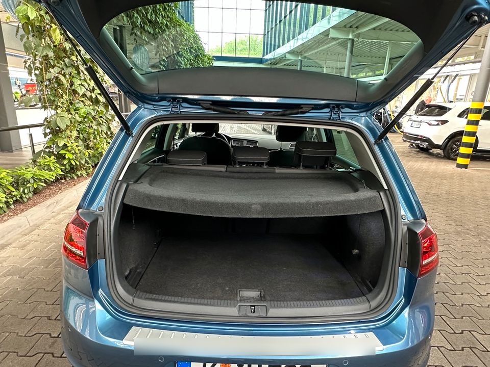 VW Golf 7 2.0 TDI Bluemotion 1 Hand.Super Ausstattung. in Köln
