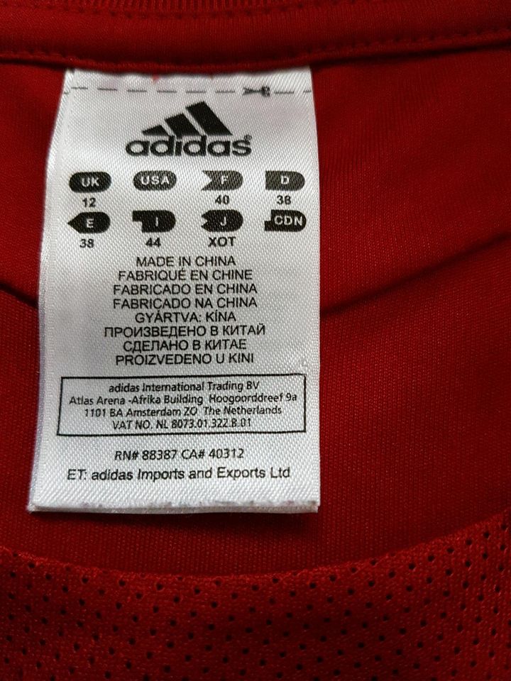 Adidas langärmliges Sportshirt Gr. M in Böel