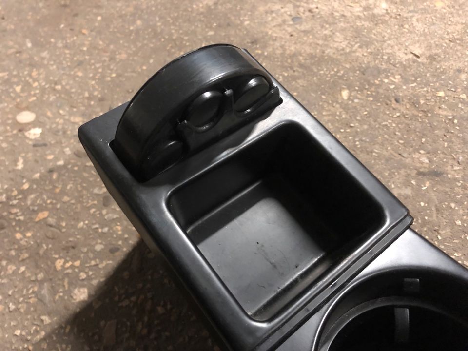 BMW E46 Getränkehalter mit Münzbox schwarz in Bayern - Velden Mittelfr., Ersatz- & Reparaturteile