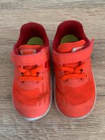 Nike Turnschuh in knalligem Korall-rot Gr. 22 Bayern - Neustadt an der Aisch Vorschau