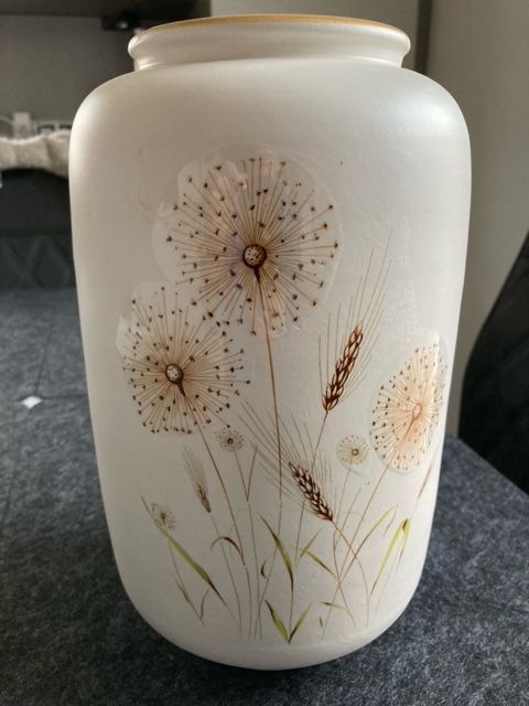 Keramikvase mit Blumenmotiv in Aßlar