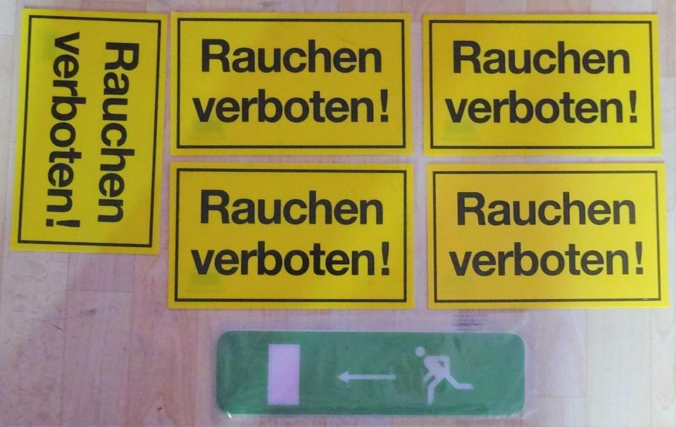 Schilder, Rauchverbot, Fluchtweg, Warnschild, Verbotsschild, in Offenbach
