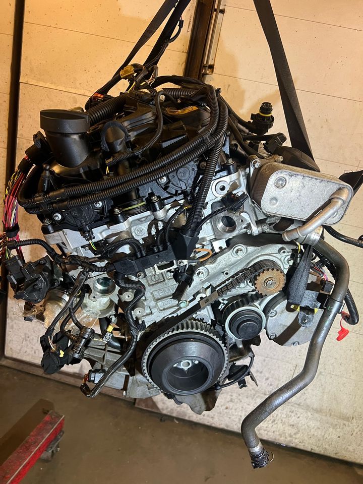 Motor BMW 2.0i N20B20A HYBRID X5 F15 4.0e 313PS KOMPLETT NEU in Berlin