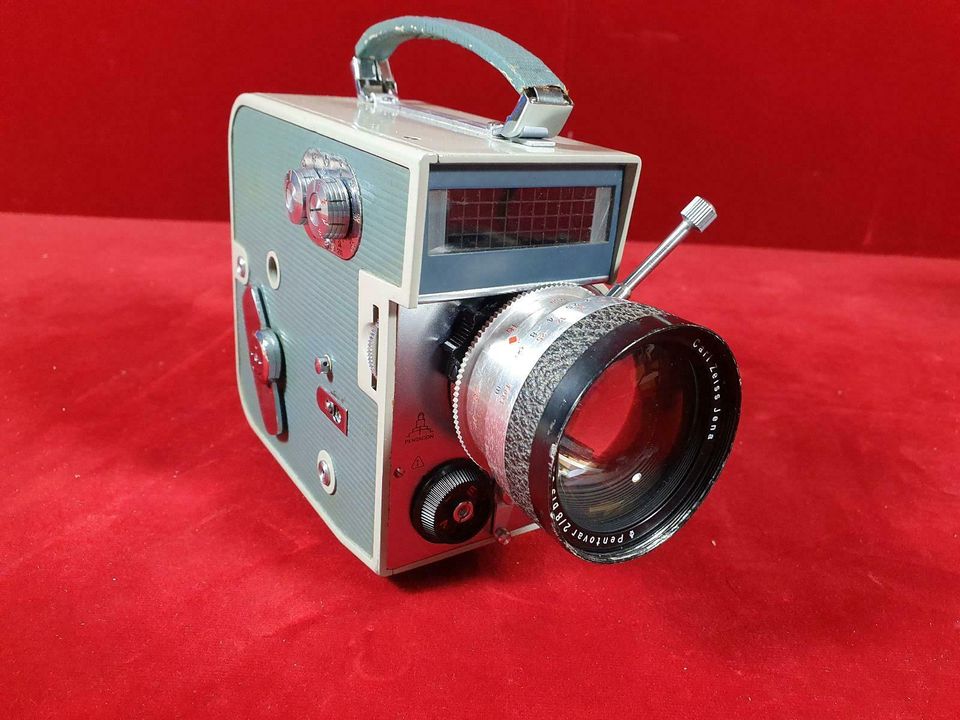 Pentaflex 8 Filmkamera 8 mm Schmalfilmkamera Kamera mit Zubehör in Halle