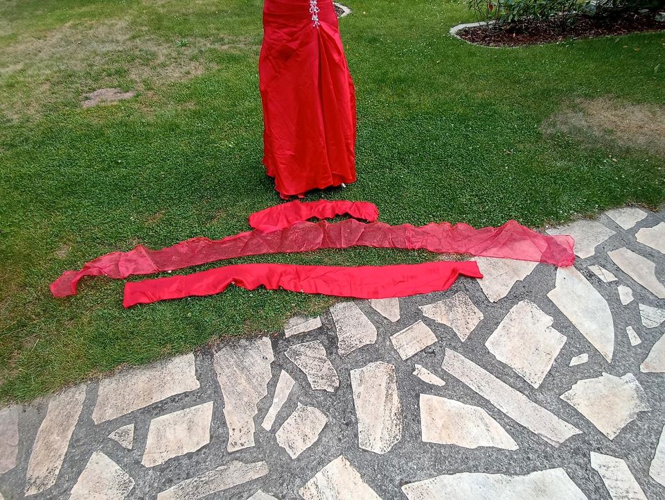 Rotes Kleid Brautkleid Partykleid Pailletten Schnürung in Berlin