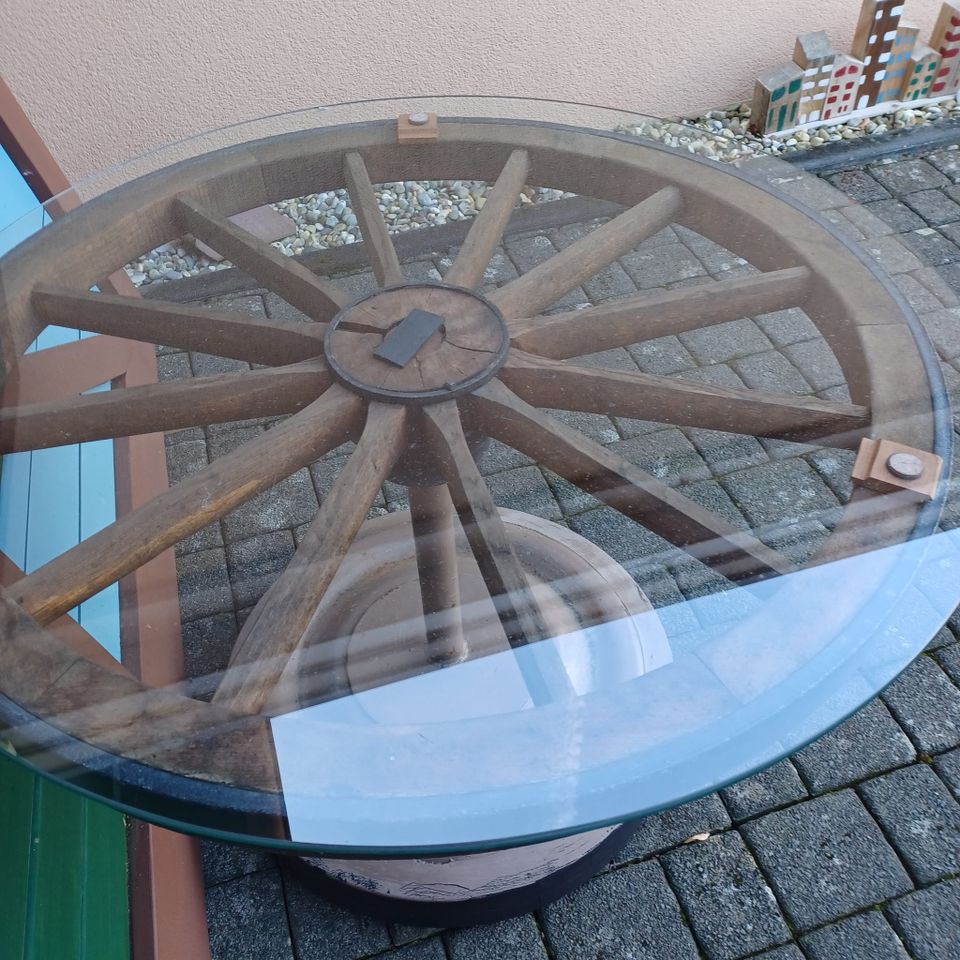 Tisch selbstgebaut - Wagenrad Tisch in Pünderich