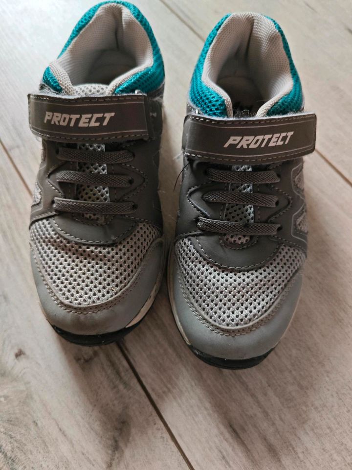Schuhe  von protect in Wesel