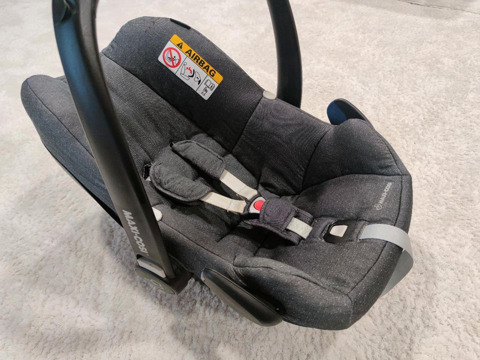 Maxi-Cosi Rock Babyschale, i-Size Babyautositz, Kindersitz in Penzlin