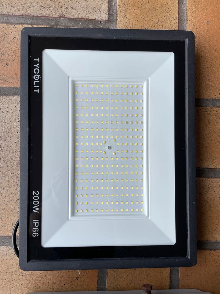 LED Strahler Aussenstrahler  100W. 200W 5 Stück in Köln