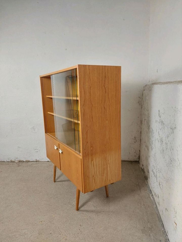 Vintage Hellerau 427 Highboard Schrank Vitrine 60er 70er DDR in Leipzig